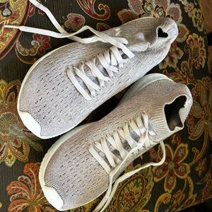 New Balance tennis shoe